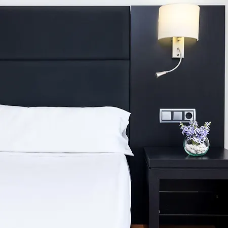 Hotel Virgen De Reyes 4*