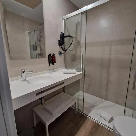 Hotel Virgen De Reyes 4*