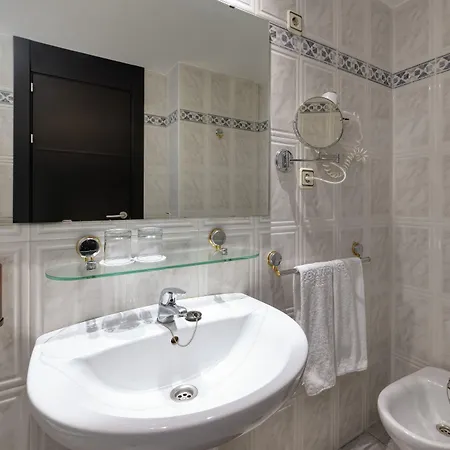 Hotel Virgen De Reyes Sevilla