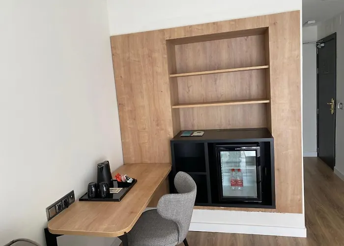 Отель Virgen De Reyes 4*